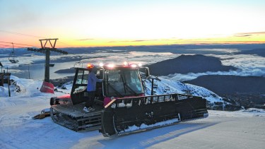 17 máquinas modelos Pisten Bully 600 y 400 tiene el cerro Catedral para acondicionar las pistas. 
