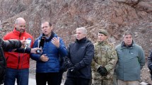 Imagen de Dietrich y Aguad recorrieron la zona del derrumbe en la ruta 40