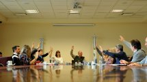 Imagen de Medio aval legislativo para que Gutiérrez tome un nuevo préstamo en dólares