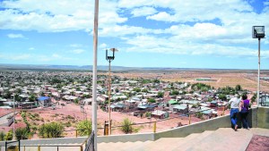 Rincón de los Sauces sale a cobrar a petroleras tras el cierre de 200 comercios