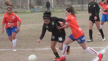 Esta tarde inicia el torneo femenino de la Confluencia (Foto: Archivo / Oscar Livera)