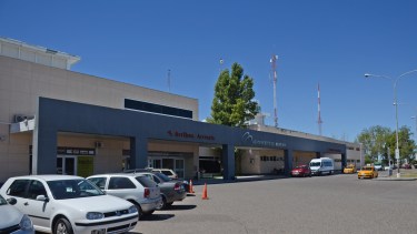 El aeropuerto Juan Domingo Perón aún está en obra y es de donde parten las dos low cost hacia El Palomar. Foto Juan Thomes