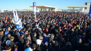 Los petroleros dejan los yacimientos para poder ir a votar