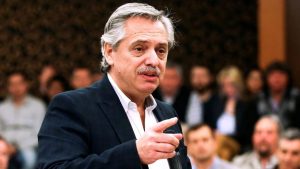 Alberto Fernández en el homenaje a Alfonsín: «levantó su dedo índice todas las veces que hizo falta «