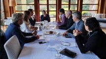 Imagen de Macri se reunió con Lacunza y otros funcionarios del gabinete