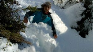 Video: «el hombre araña» al rescate de un caballo atrapado en la nieve en Aluminé