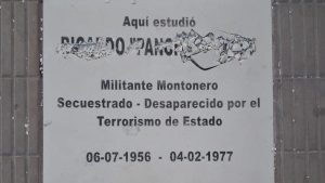 Las baldosas en honor a desaparecidos fueron destruidas en Neuquén