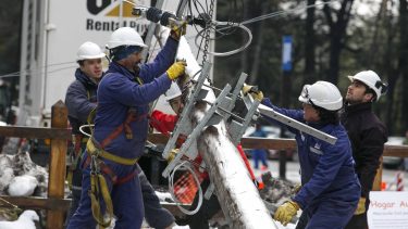 Los servicios en La Angostura están normalizados y llegó la luz al Cerro Bayo