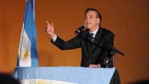 Pichetto: «Los que tengan un departamento de más, lo van a tener que entregar a la revolución»