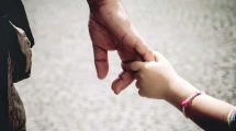 Imagen de Buscan cinco familias solidarias para dos bebas, dos nenas y un nene de Neuquén