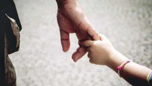 Buscan familia solidaria para un bebé de Cipolletti: cómo anotarse y cuáles son los requisitos