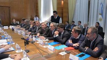 En el encuentro de ayer estuvieron los ministros del Interior y el flamante jefe de la cartera de Hacienda.