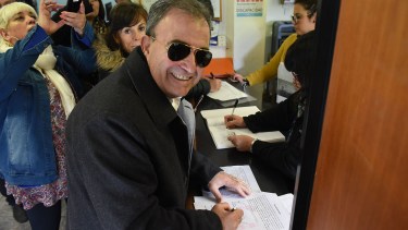 Pedro Pesatti durante la inscripción de la lista de Juntos Somos Río Negro. Foto: Mauricio Martin