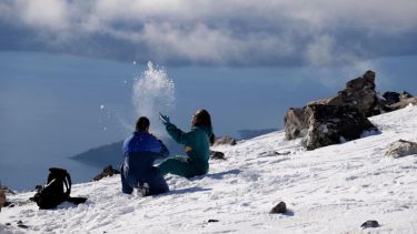 El atractivo de la nieve en el invierno tracciona miles de turistas a la cordillera. Hay incertidumbre con lo que sucederá este año. Archivo