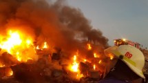 Imagen de Riesgo ambiental: quemaron 150 tachos de fuel oil en el basural de Vista Alegre