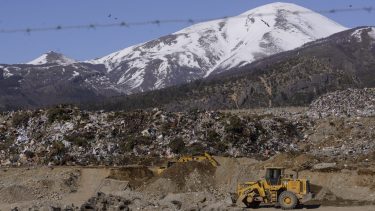 El vertedero de Bariloche quedó en medio de los barrios del Alto de la ciudad. Los vecinos desde hace tiempo reclaman su traslado. Foto: Archivo