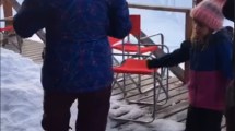 Imagen de Esta nena tiró unos pasos cuando se enteró que el Batea Mahuida está abierto hasta octubre