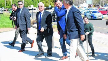 El embajador de Estados Unidos en Argentina, Edward Prado, llegó acompañado del CEO de Vista para Argentina, Gastón Remy. (Foto Florencia Salto) 