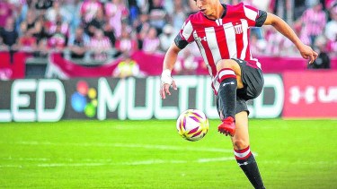 El roquense Facundo Mura volverá a ser titular en el equipo platense.