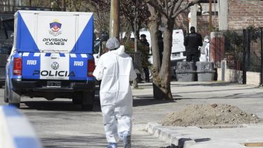El personal de Criminalística recolectó muestras en la vivienda del sospechoso. Ahora esperan los resultados de los ADN. Foto: Juan Thomes