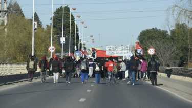 Las organizaciones sociales advirtieron que el corte podría repetirse en los próximos días. (Juan Thomes).-