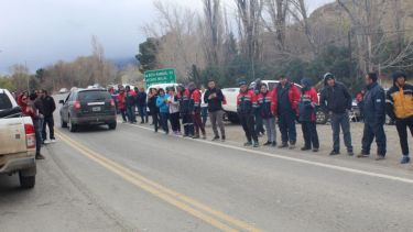 Los mineros comenzaron a cortar la ruta 40 el lunes a la noche. (Gentileza).-
