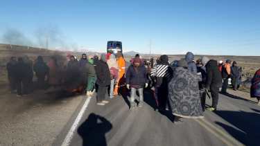 Los desocupados continúan con el corte de ruta en Zapala (Gentileza)