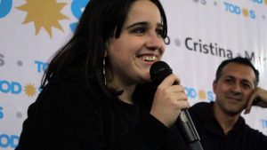 El candidato de Todos hace campaña con los estudiantes