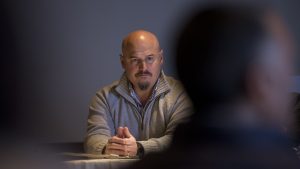 Gil: «Lo que le decimos a la gente es que la vacuna es la posibilidad de que termine o no en terapia»