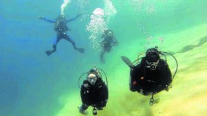 Bariloche: la tentación de descubrir el buceo en invierno en un lago de deshielo
