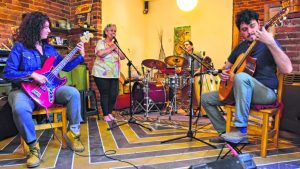 Proponen un viaje musical por Latinoamérica, desde Roca