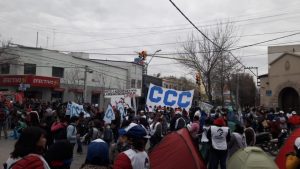 Con una marcha por la Emergencia Alimentaria, terminó el acampe en Roca