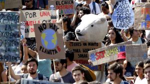 Convocan para el viernes a una marcha en todo el país contra el cambio climático