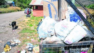 El eje de la polémica es la transferencia de la basura domiciliaria hacia contenedores más grandes.
