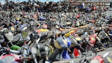 El depósito de vehículos de Parque Industrial suele estar colapsado por autos y motos. (Foto: Archivo.-)