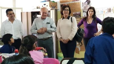 Los candidatos del Frente de Todos visitaron una escuela en Chos Malal. Foto: gentileza