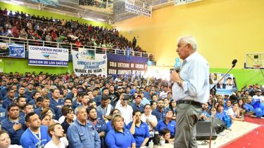 El líder petrolero convocó a la militancia en el polideportivo de Rincón. Foto: gentileza.