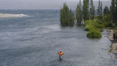 Comienza el tiempo de la pesca deportiva, que mueve la economía de Bariloche