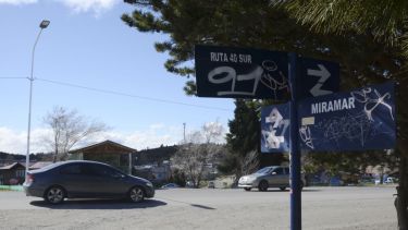 Por el fuerte choque entre un auto y una moto, murió un joven y su hermano está grave. Foto: Alfredo Leiva