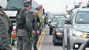 Gendarmería fue la clave que puso fin al piquete en Cutral Co después del crimen de Luciano