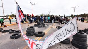 Niño baleado en Cutral Co:  nuevos piquetes bloquean ambos sentidos de la ruta 17