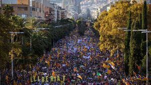 Detenidos y heridos en otra protesta de los catalanes en el centro de Barcelona
