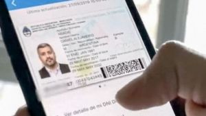 Más de mil personas descargaron su DNI en el celular con el nuevo sistema