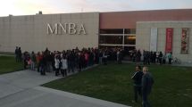 Imagen de Mucha gente se acercó al Museo Nacional de Bellas Artes para despedir los restos de Pechi Quiroga