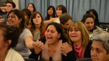 La emoción del público al oir el veredicto del jurado. Foto Yamil Regules.