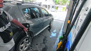 La medida internacional para el valor de la nafta se estima entre 1 y 1,15 dólares por litro.  Foto: Oscar Livera