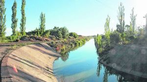 Comenzó la temporada de riego en las chacras del Idevi