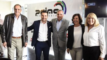 El ex gobernador junto a sus hermanos, su prima Silvia Sapag y Darío Martínez,, los últimos electos senadora y diputado por el Frente de Todos . (Foto: Juan Thomes)