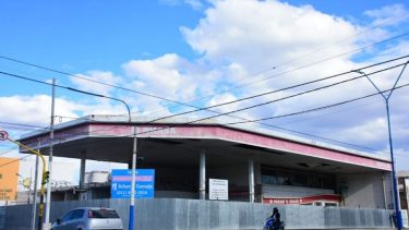 - Así se ve este martes la estación de servicios, ubicada en la intersección de Alsina y Avenida Roca. - (Foto: Andrés Maripe)