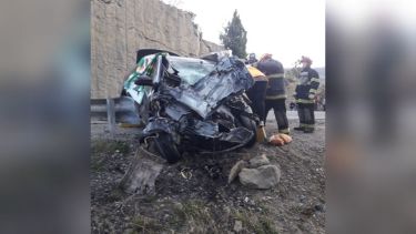 El Renaul Logan en el que viajaban las víctimas habría invadido el carril contrario. (Foto: Gentileza.-)